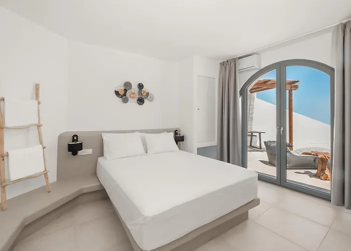 Oyster Luxury Hotel Imerovigli (Santorini)