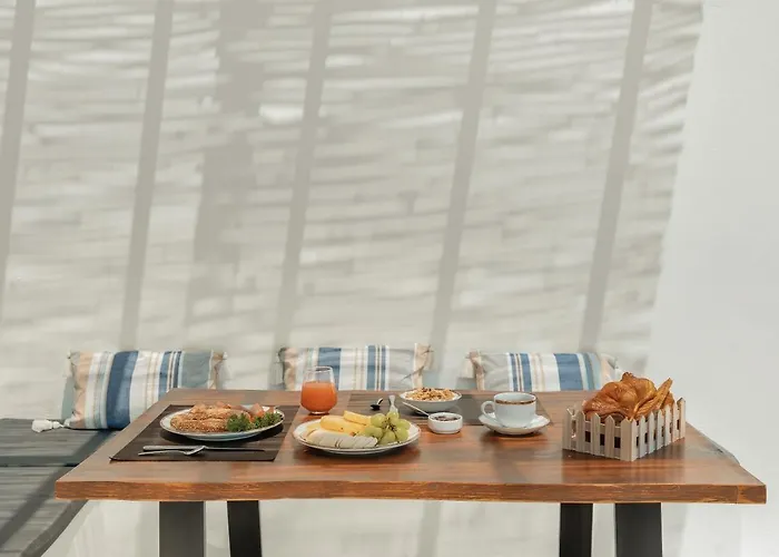 Oyster Luxury Hotel Imerovigli (Santorini)