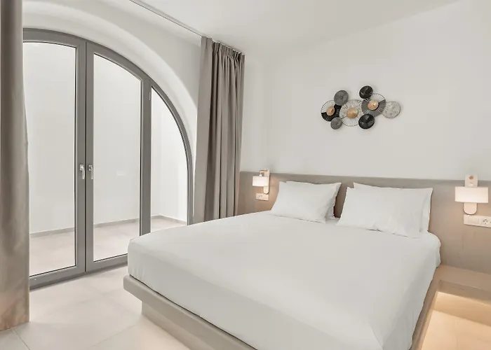 Oyster Luxury Imerovigli (Santorini)