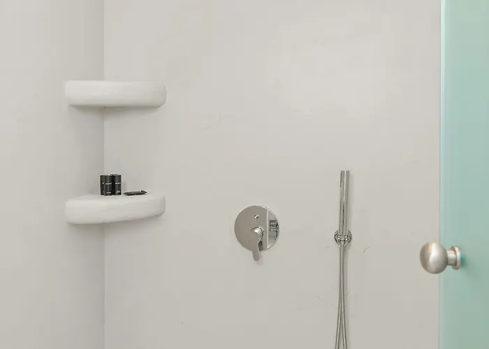 Oyster Luxury Hotel Imerovigli (Santorini)