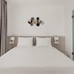Oyster Luxury 5* Imerovigli (Santorini)