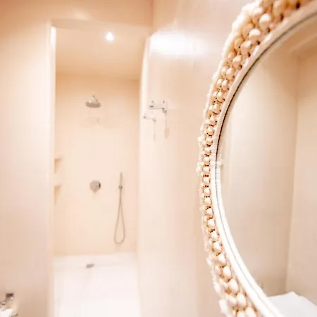 Oyster Luxury 5* Imerovigli (Santorini)