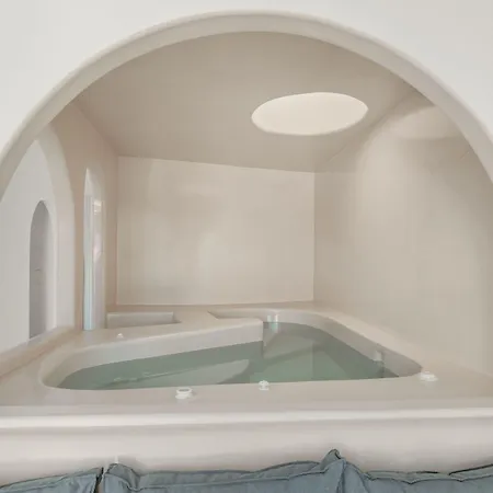 Oyster Luxury 5* Imerovígli
