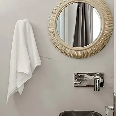Oyster Luxury Imerovigli (Santorini)