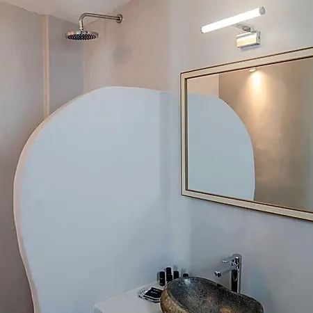 Oyster Luxury Hotel Imerovigli (Santorini)
