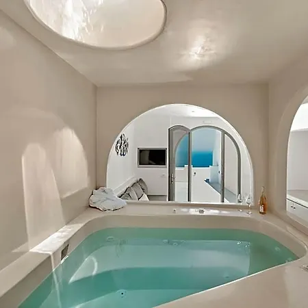 Oyster Luxury Hotel