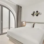 Oyster Luxury Imerovigli (Santorini)