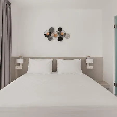 Oyster Luxury 5* Imerovigli (Santorini)
