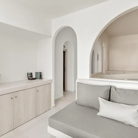 Oyster Luxury Imerovigli (Santorini)